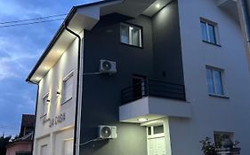 La Casa Apartments